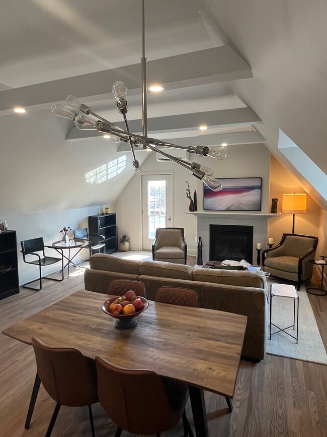 Dining to Living - 538 Maclaren St