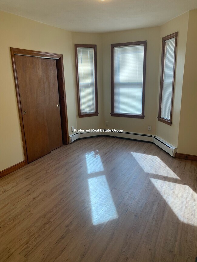 Foto del edificio - 96 Millet St