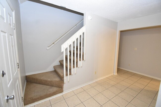 Foto del edificio - 2 bedroom 2 bathroom Townhome in West Pens...