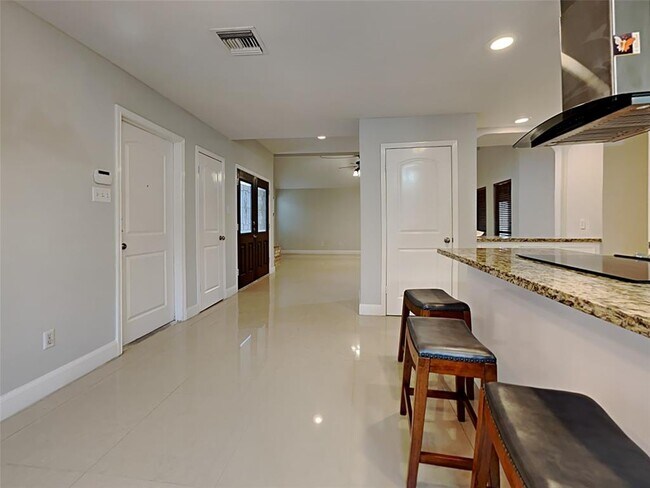 Foto del edificio - 14211 Langbourne Dr