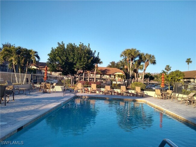 Foto del edificio - 13076 Cross Creek Ct