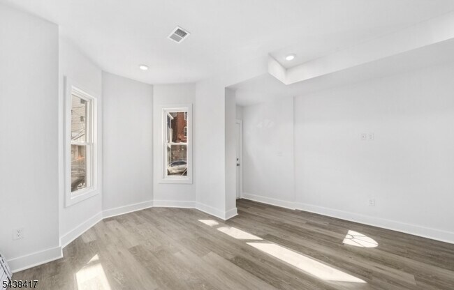 Building Photo - 1119 Hampton Pl