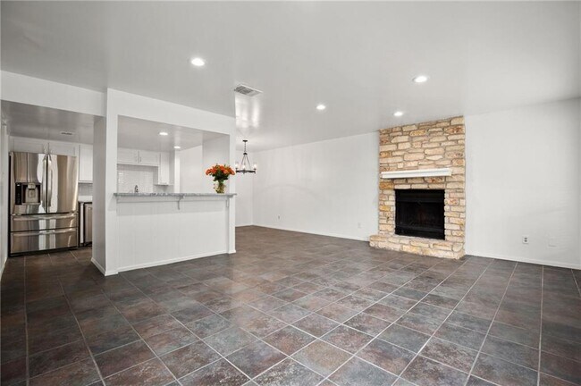 Building Photo - 6815 Thorncliffe Dr