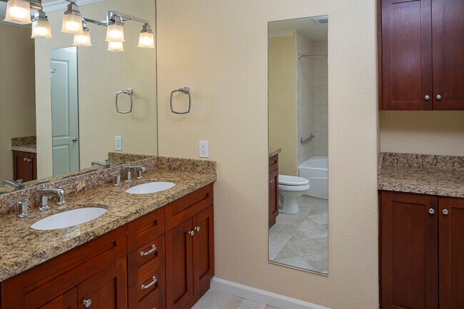 Foto del edificio - Serrano Luxury Homes and Garden