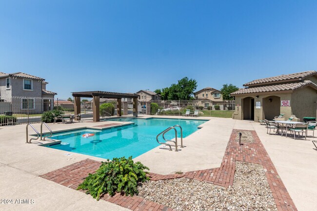 Foto del edificio - 2424 N 83rd Ln