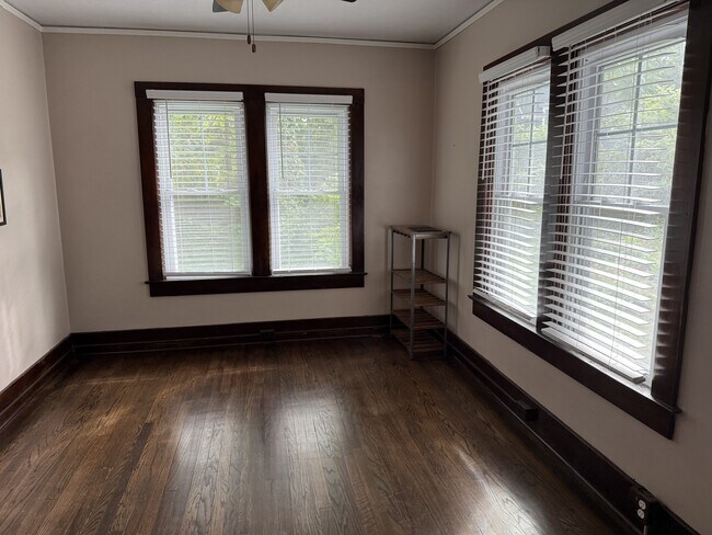Building Photo - 1437 E Park Pl