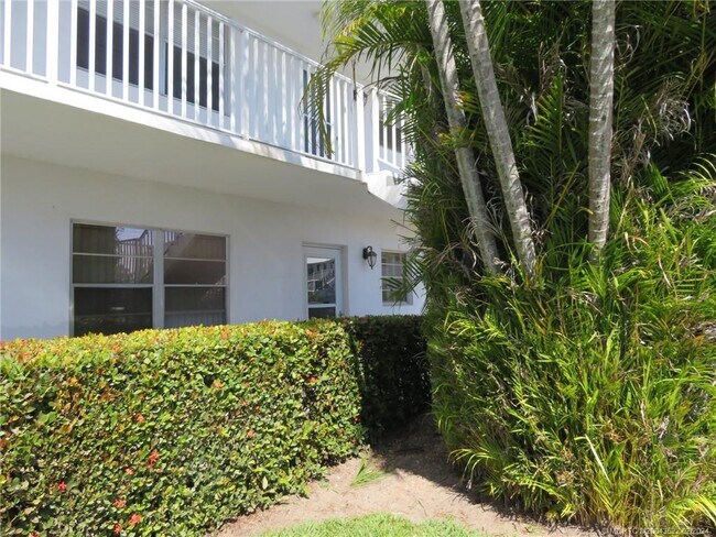 Building Photo - 2929 SE Ocean Blvd
