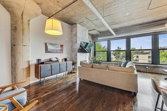 Foto del edificio - 1111 W 14th Plz