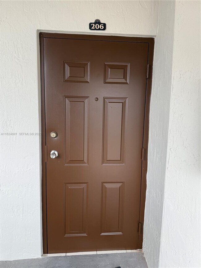 Foto del edificio - 1536 SE 25th St