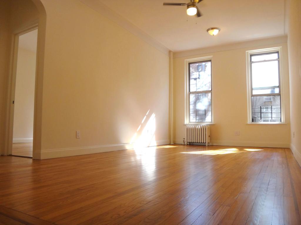 Primary Photo - 320 E 83rd St
