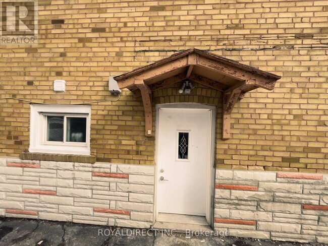 Photo du bâtiment - 3261 Lawrence Ave E