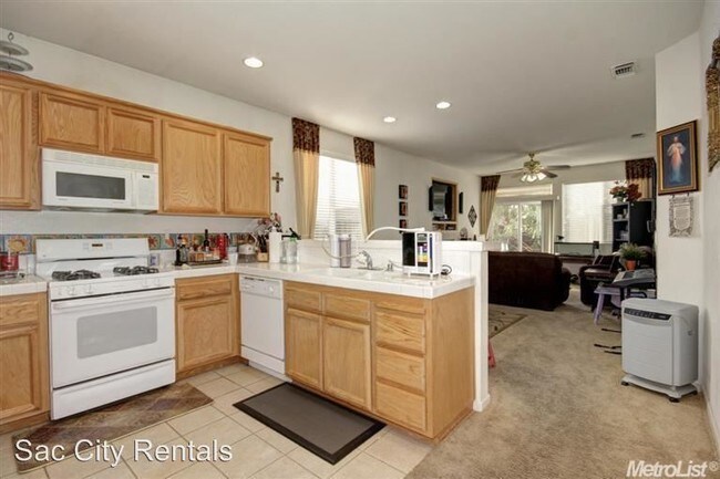 Building Photo - 4 br, 2 bath House - 9744 Cervelli Way