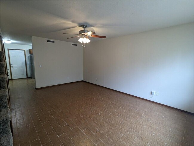 Building Photo - 687 N Betty Jo Dr