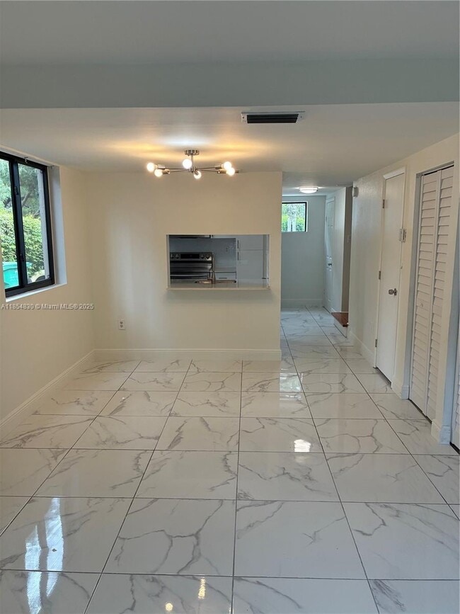 Foto del edificio - 153 NE 141st St