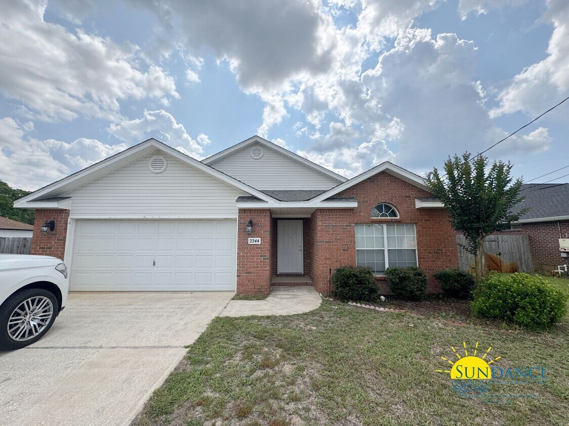 Foto principal - Charming 3-Bedroom + BONUS room in central...