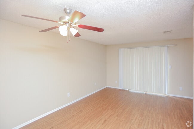 2BR , 1,5BA - 989SF - Round Rock Townhomes