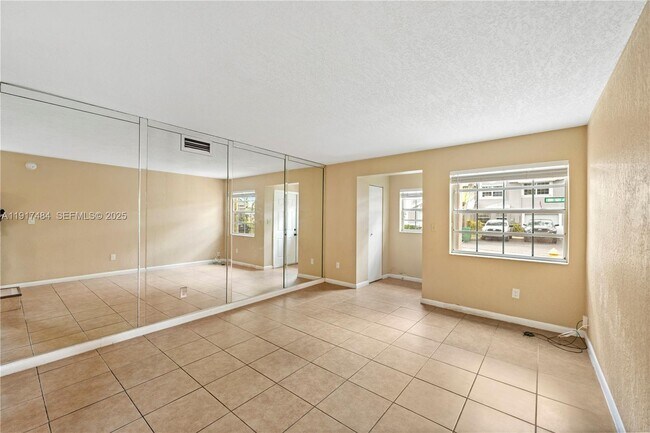 Foto del edificio - 5263 SW 121st Ave