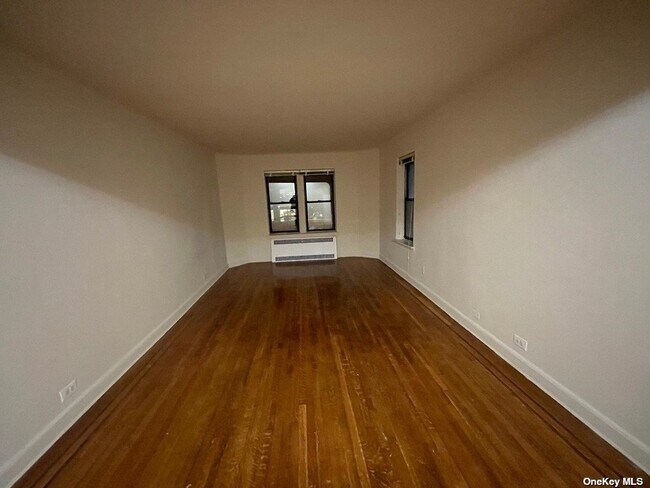 Foto del edificio - 72-36 112th St