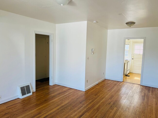Foto del edificio - 1bedroom/1bath Garden Level Apartment in Overlook Near N Interstate Ave