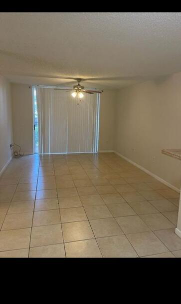 Foto del edificio - 1707 Village Blvd