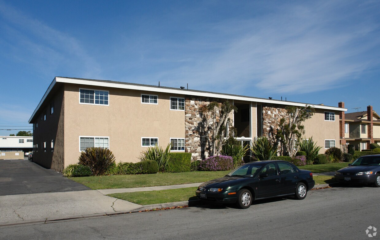 Building Photo - 4111-4121 Howard Ave