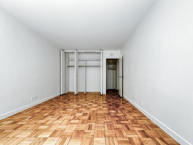 Building Photo - 320 E 49th St