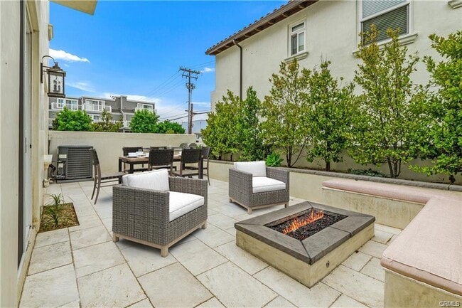 Building Photo - 24511 Santa Clara Ave