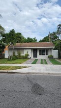 Building Photo - 625 Royal Palm Dr