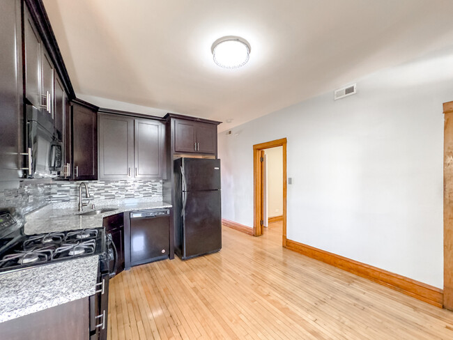 Building Photo - 4322 W Kamerling Ave
