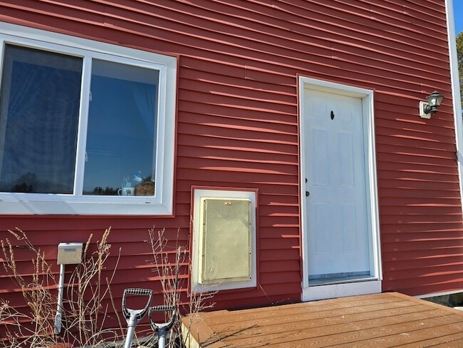 Building Photo - 352 Packers Falls Rd