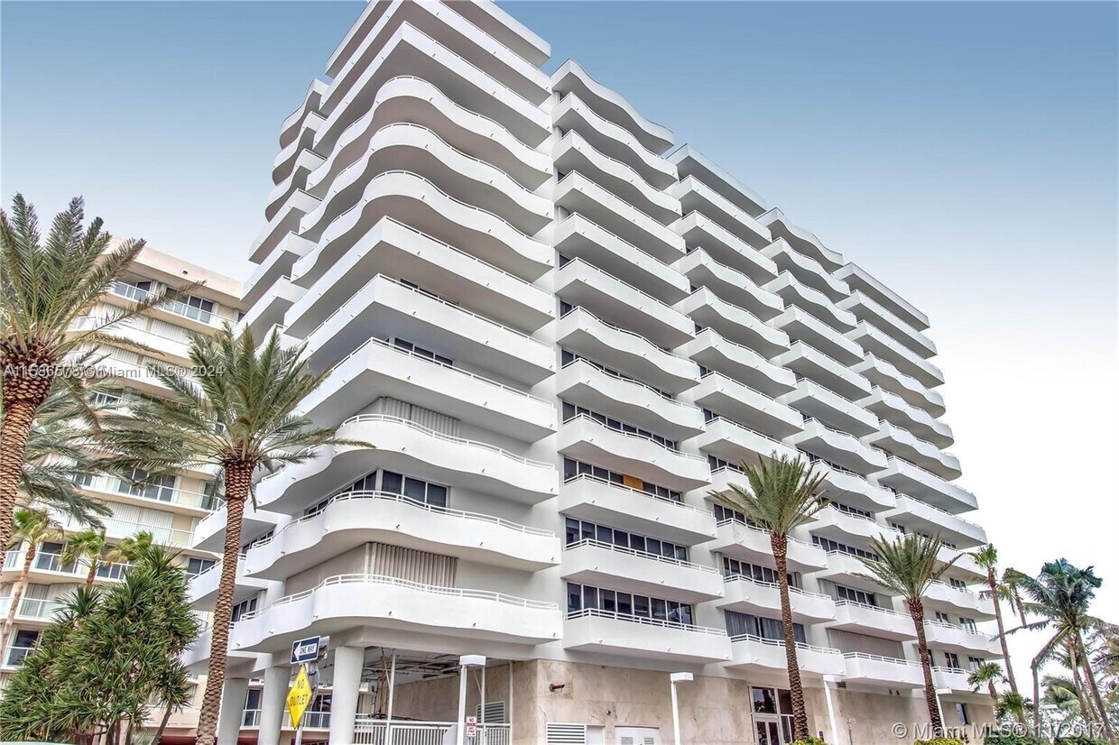 Primary Photo - 8911 Collins Ave