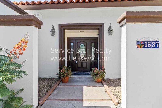 Building Photo - 1537 W Frier Dr