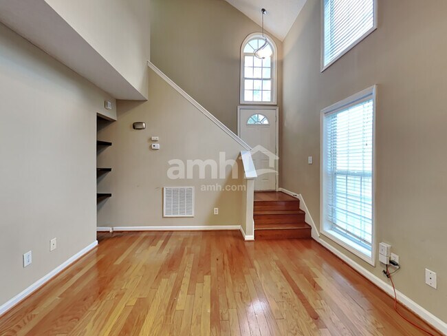 Foto del edificio - 4220 Lake Woodard Dr