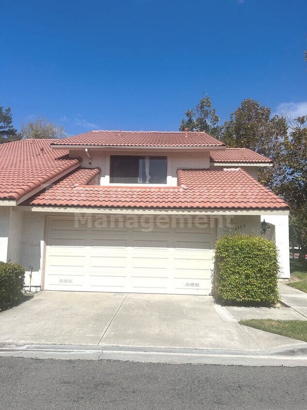 Primary Photo - **NEW FLOORING AND REFRIGERATOR - 3 bed / 2.5 bath Townhome in South Carlsbad - Available NOW*****
