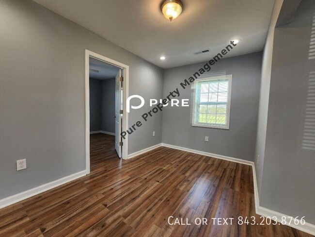 Building Photo - Available now!! Single-family detached in ...