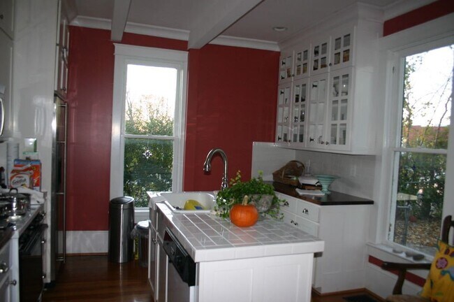 Foto del edificio - Sylvan Park bungalow, 4508a Park Ave.  2br...