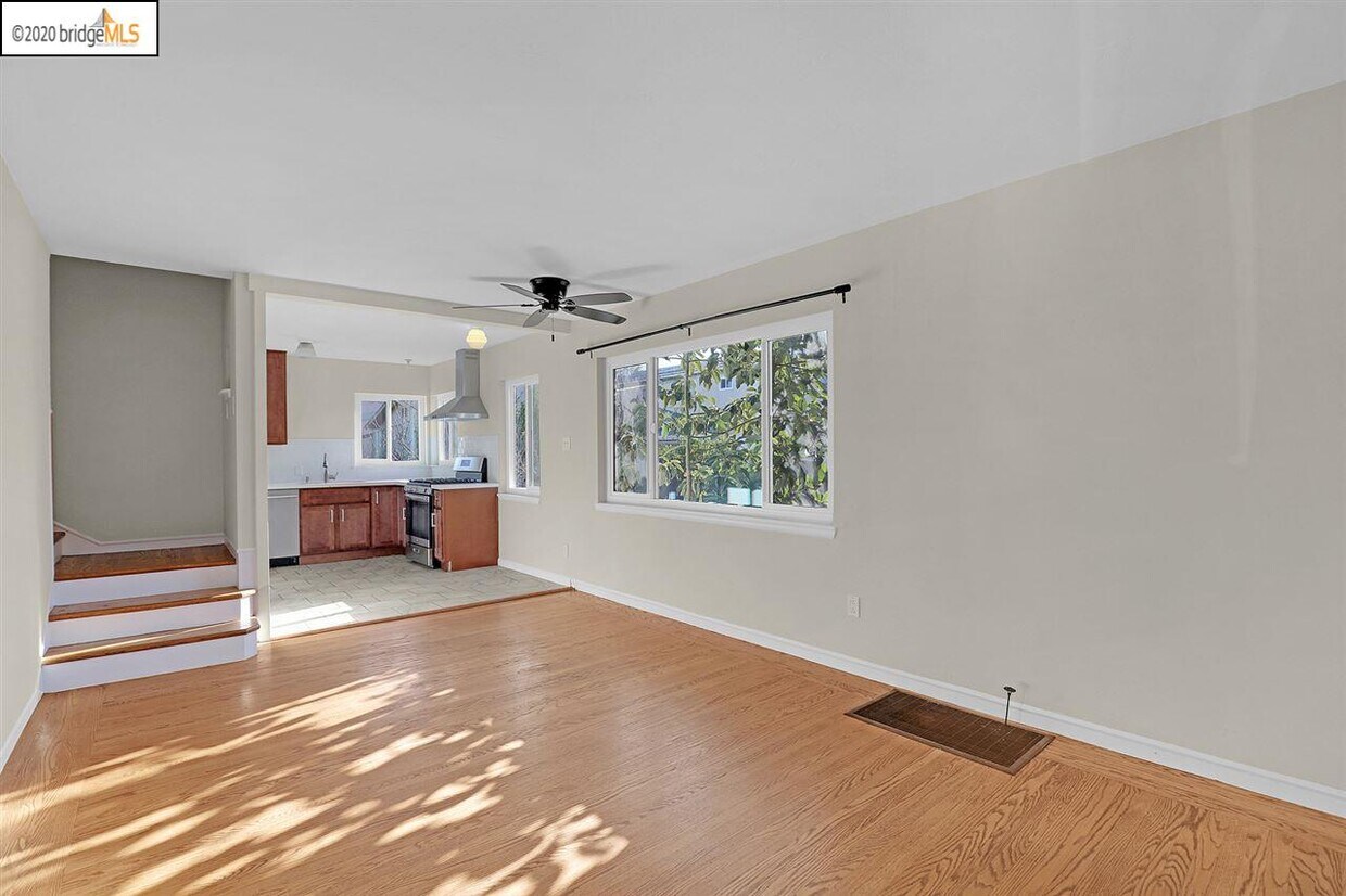 Foto principal - 2327 Browning St