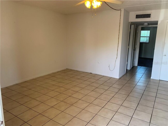Building Photo - 2 N Fernwood Ave