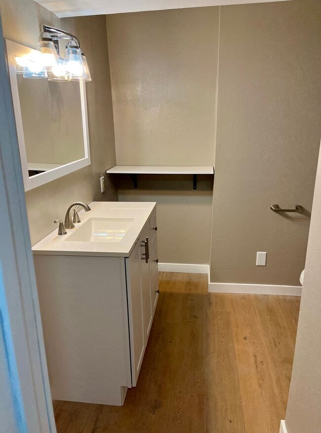 Building Photo - Beautiful 5 Bedroom, 2 bathroom Home