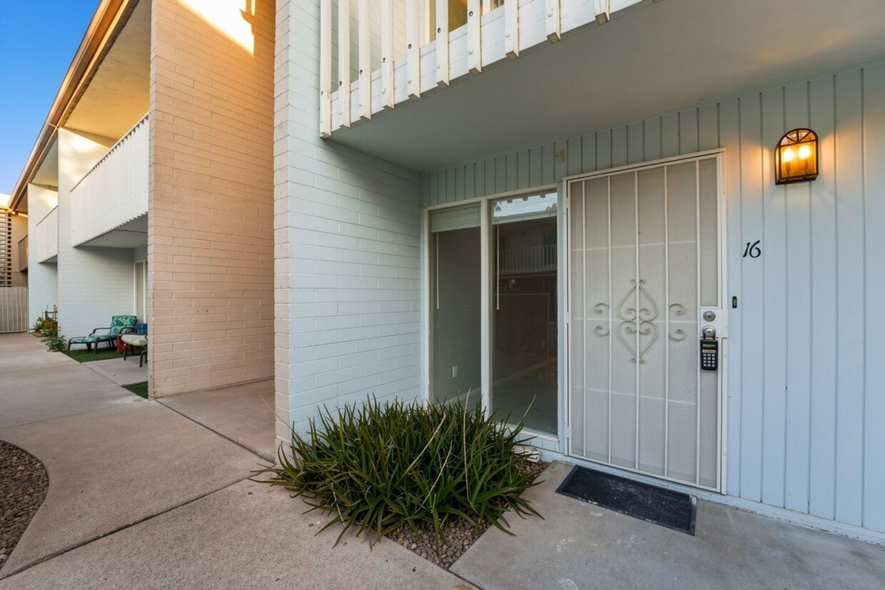 Well-maintained 2-bedroom, 1.5-bath townhome in the heart of Central Phoenix! - Well-maintained 2-bedroom, 1.5-bath townhome in the heart of Central Phoenix!