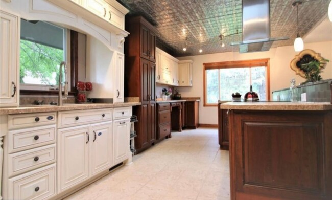 Building Photo - Five Bedroom Home in NW Rochester MN
