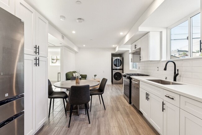 Building Photo - 416 N La Fayette Park Pl