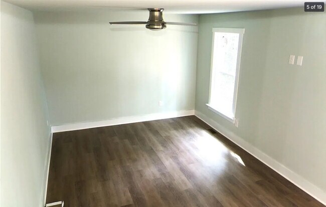 Foto del edificio - 16208 Pauline Ave