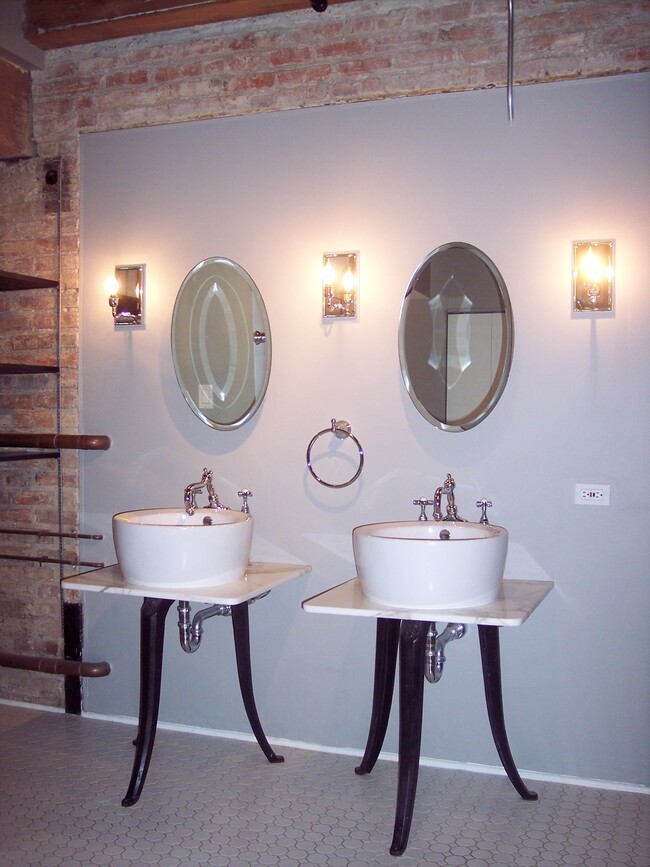 Masterbath - 420 W Ontario St