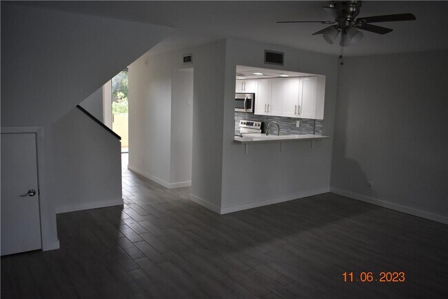 Building Photo - 2930 SW 87th Ter