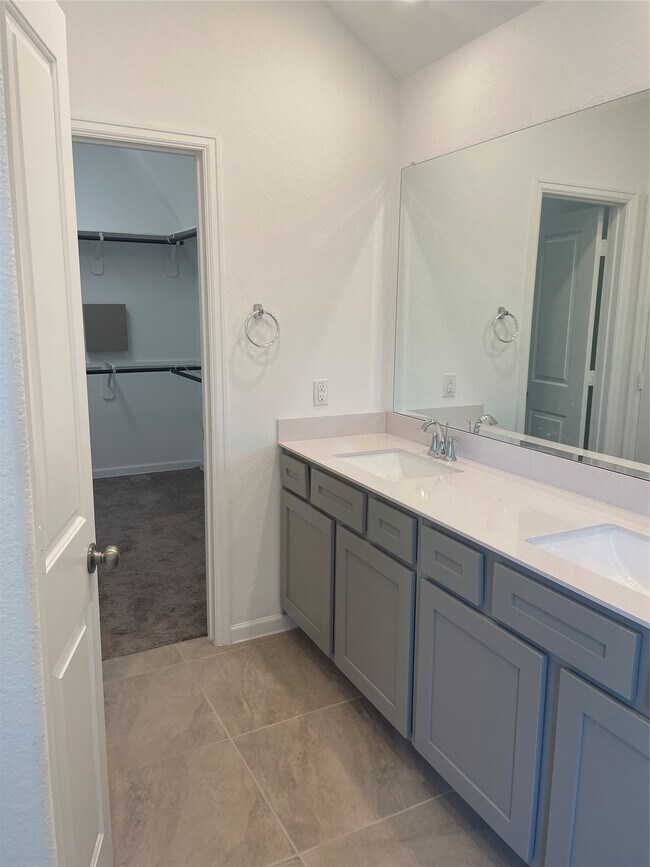 Foto del edificio - 621 Aspen Falls Ct