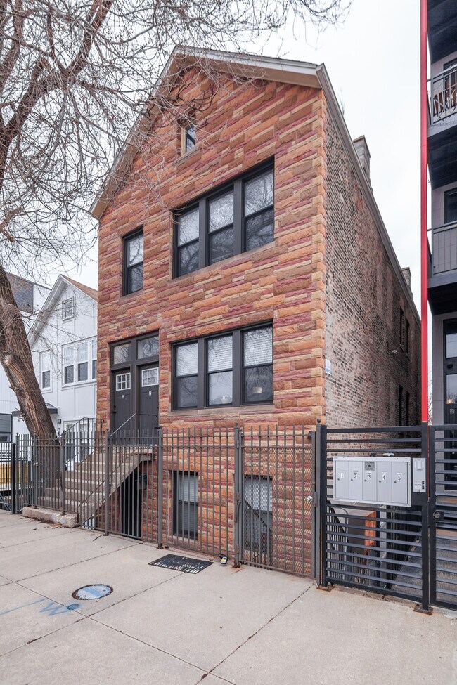 Foto del edificio - 2110 W 18th Pl