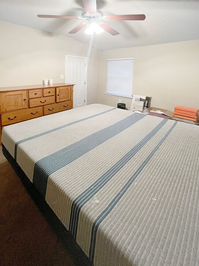 Building Photo - Move in Ready