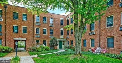Building Photo - 4822 Chevy Chase Dr