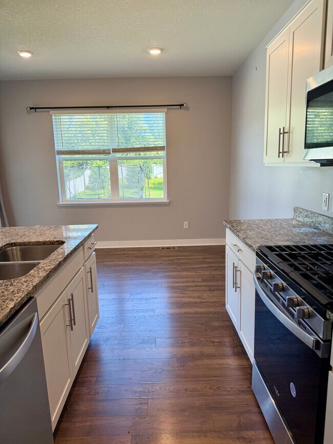 Foto del edificio - 13144 Zachary Ln N